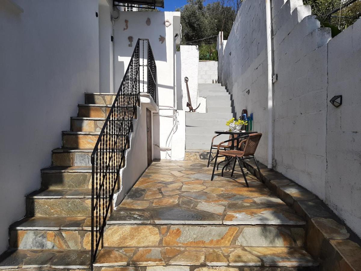 Chiona΄S Apartments By The Sea Paleo Trikeri 외부 사진